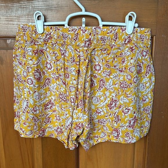 2 Pair Old Navy Shorts - Picture 2 of 6